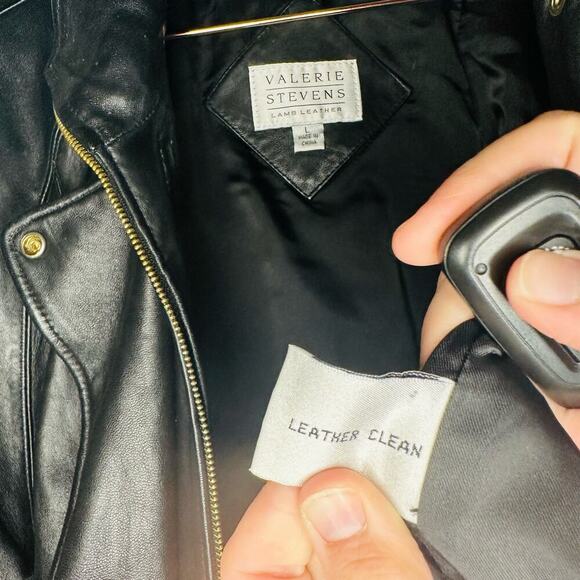 Vintage Valerie Stevens Black 100% Lamb Leather Gold Button Jacket Size Large - Picture 13 of 13